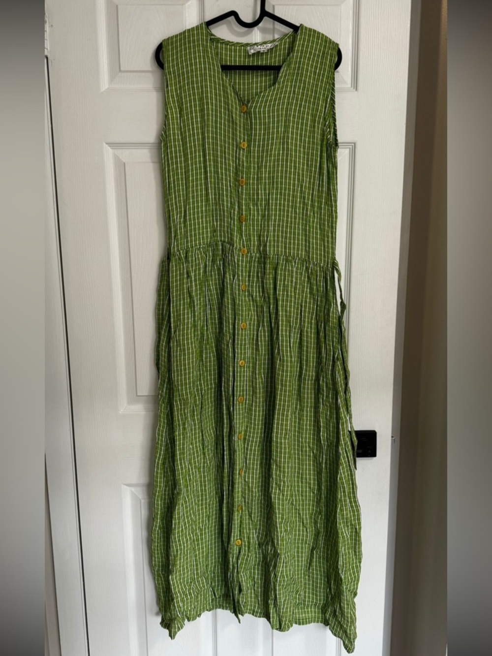 Sleeveless Green Button-Front Maxi Dress with Tie Waist - Picture 3 of 7